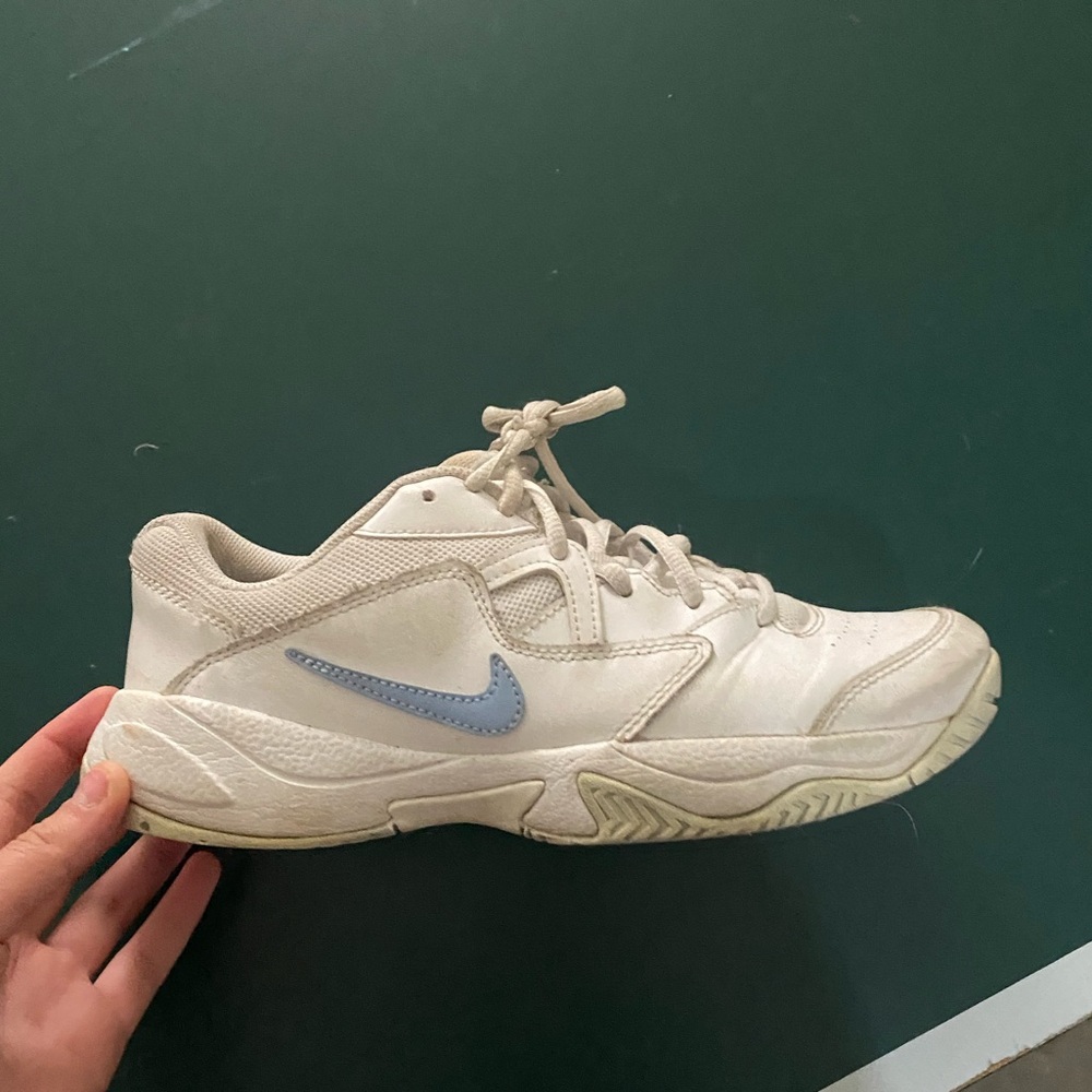size: 7, nike tennis shoes, court shoes